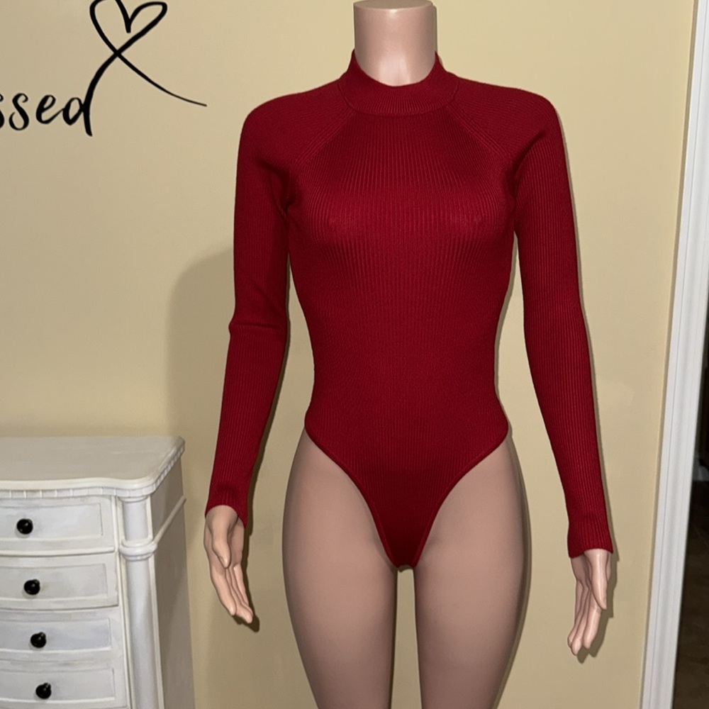 🔥Chic Red Backless Long Sleeve Bodysuit. NWT